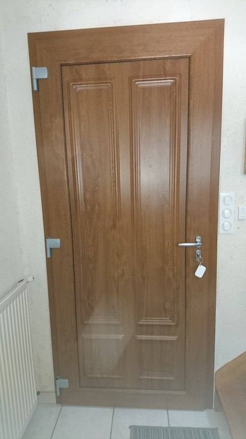 Pose de porte en bois